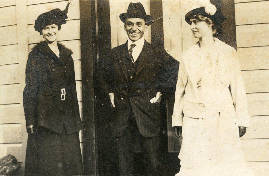 B893 Original Vtg Photo DAYTIME OUTING c Early 1900's