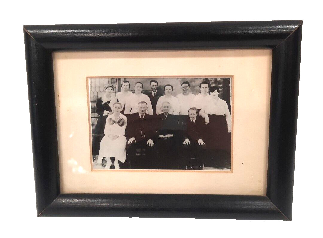 Old Family Photo of LARGE family Early 1900's Black & Wht 6'x8" frame 10 Kids