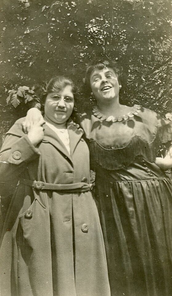 NA90 Original Vintage Photo TWO WOMEN FRIENDS, JOLLY TIME c Early 1900's