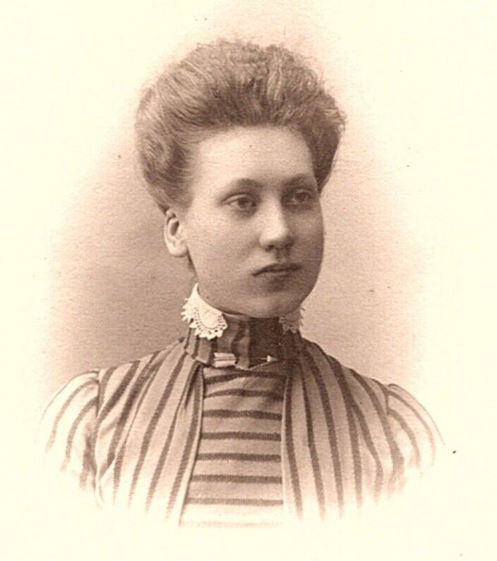 CDV Photo 1800's Vadstena, Sweden Studio Portrait Lady Victorian Dress