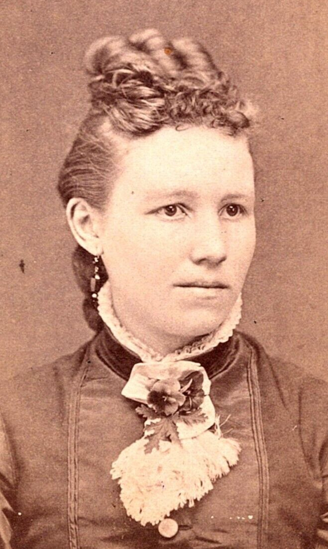 CDV Photo Lady In Victorian Dress With Collars 1800's Fritz Studios Waverly, Ia.