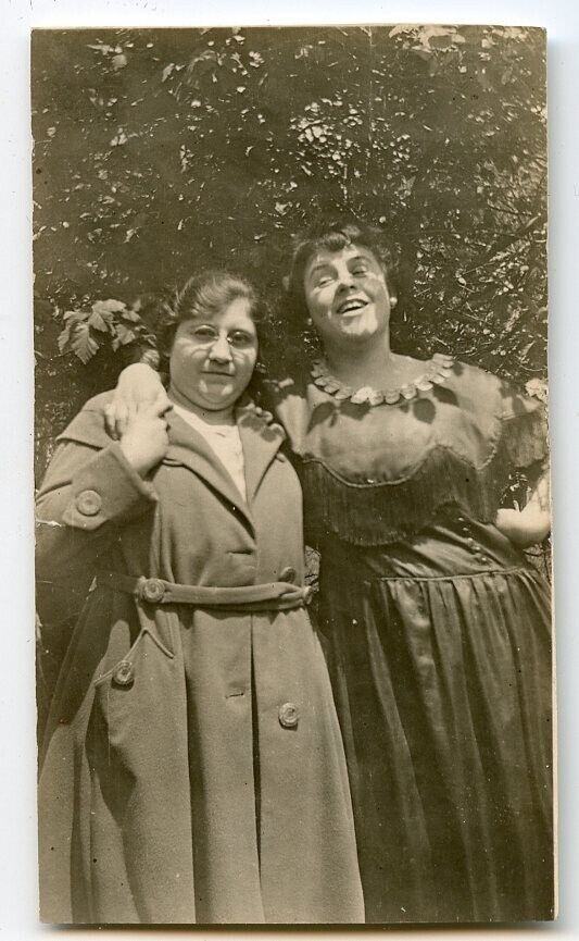 NA90 Original Vintage Photo TWO WOMEN FRIENDS, JOLLY TIME c Early 1900's