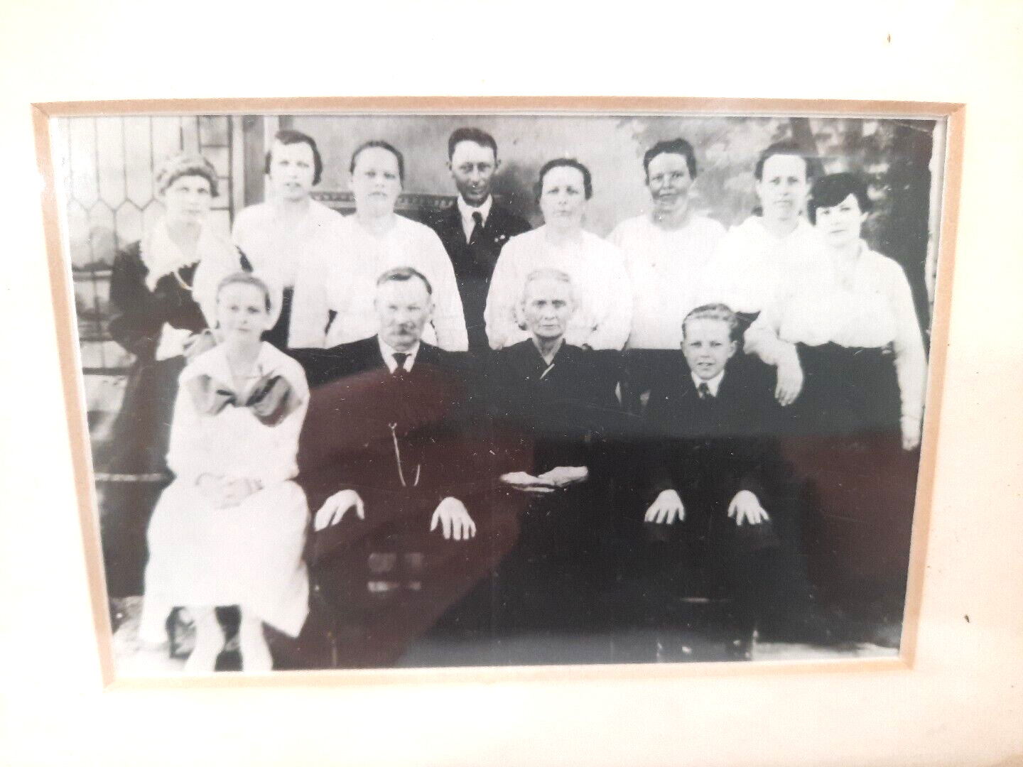 Old Family Photo of LARGE family Early 1900's Black & Wht 6'x8" frame 10 Kids
