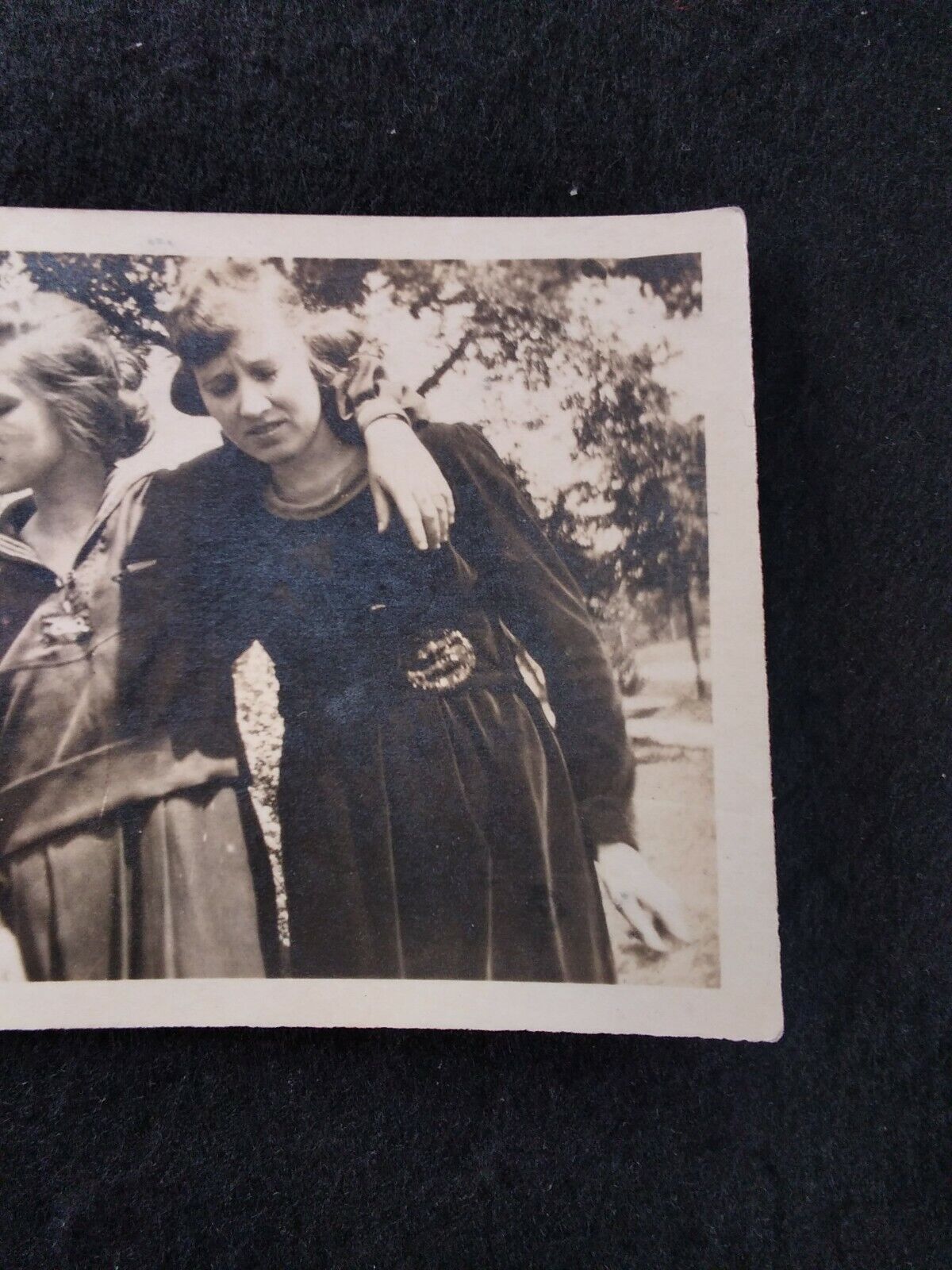 Pretty Girls Stroll Antique Photo VTG Early 1900s Bad Smell? Hair Style Dress 