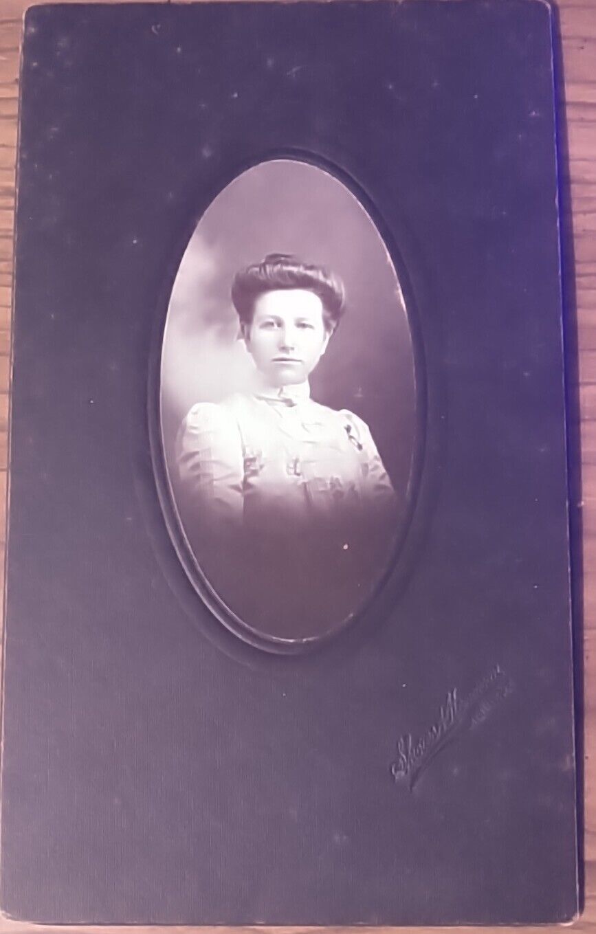 ANTIQUE VTG CIRCA 1800'S ERA B&W CABINET CARD PHOTO,  ATTRACTIVE YOUNG LADY