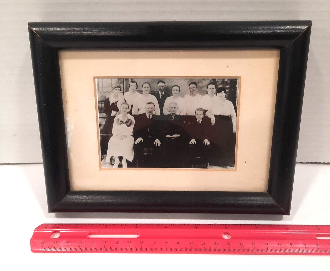 Old Family Photo of LARGE family Early 1900's Black & Wht 6'x8" frame 10 Kids