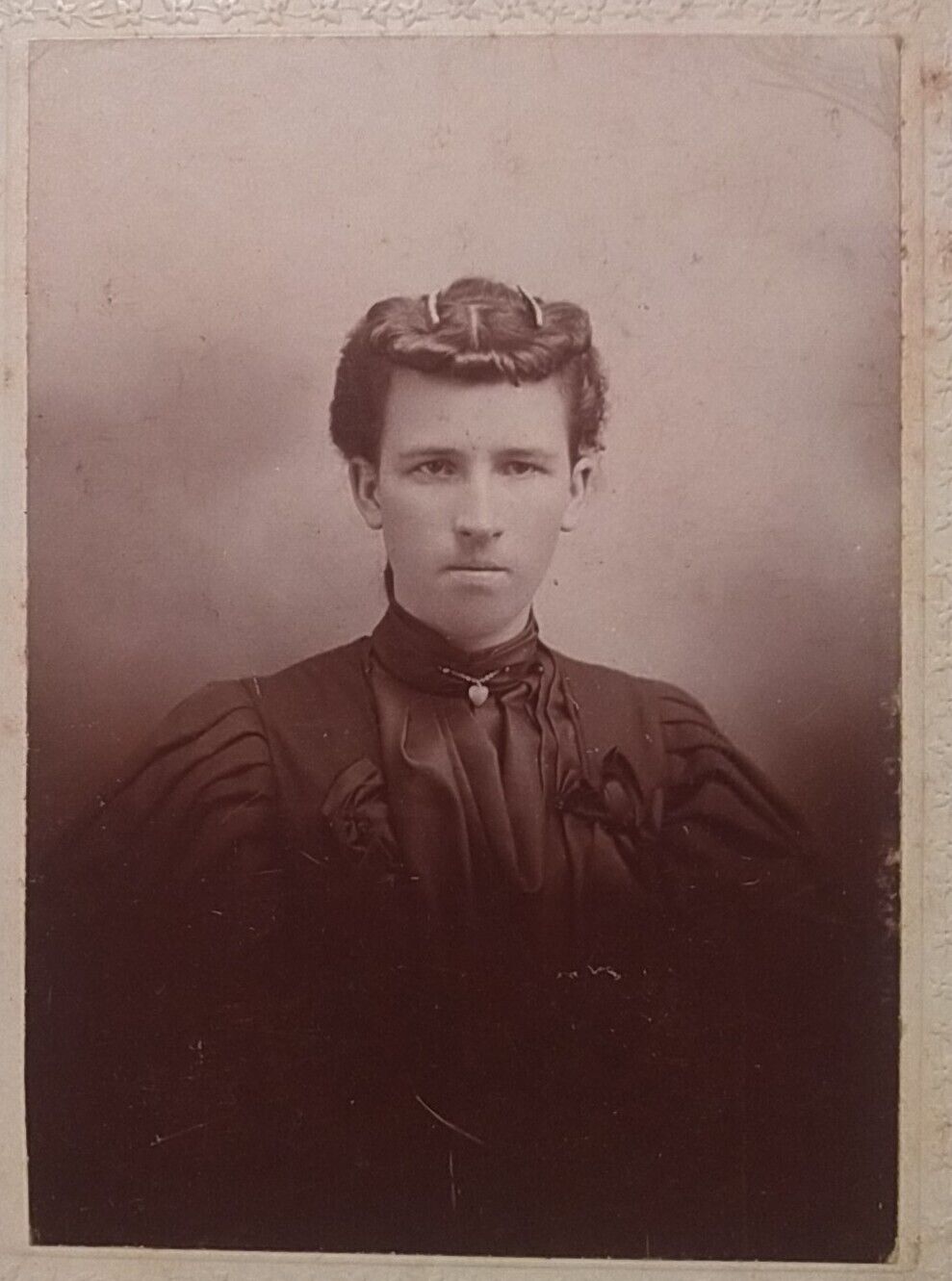 ANTIQUE VTG CIRCA 1800'S ERA B&W CABINET CARD PHOTO, VICTORIAN YOUNG WOMAN