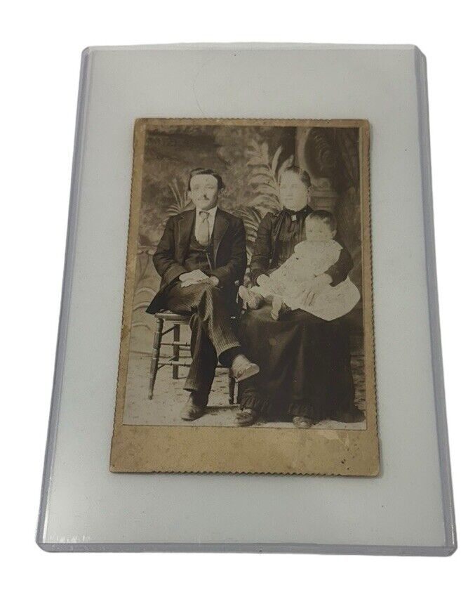 Antique Vintage Cabinet Card Photograph Victorian Family Portrait 1800s In Case