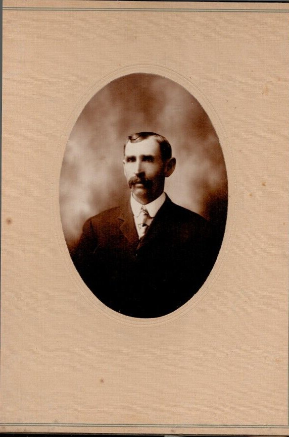 Lot of 4 Antique 1800s 1900s Cabinet Card Photos And smaller Of Men, Soldier