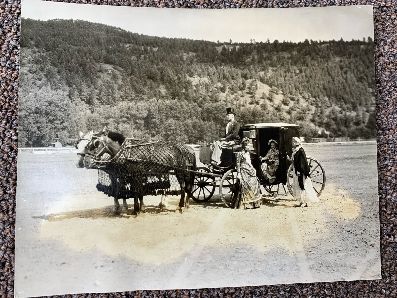 1800's Fancy Stagecoach Western So Dak 3 Dressy Women Stage Stop Deadwood Lead