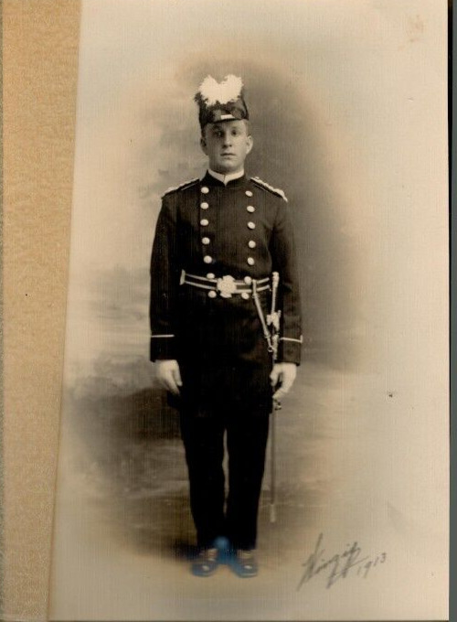 Lot of 4 Antique 1800s 1900s Cabinet Card Photos And smaller Of Men, Soldier