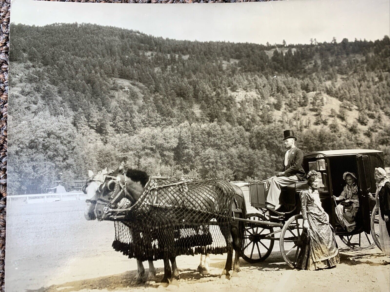 1800's Fancy Stagecoach Western So Dak 3 Dressy Women Stage Stop Deadwood Lead