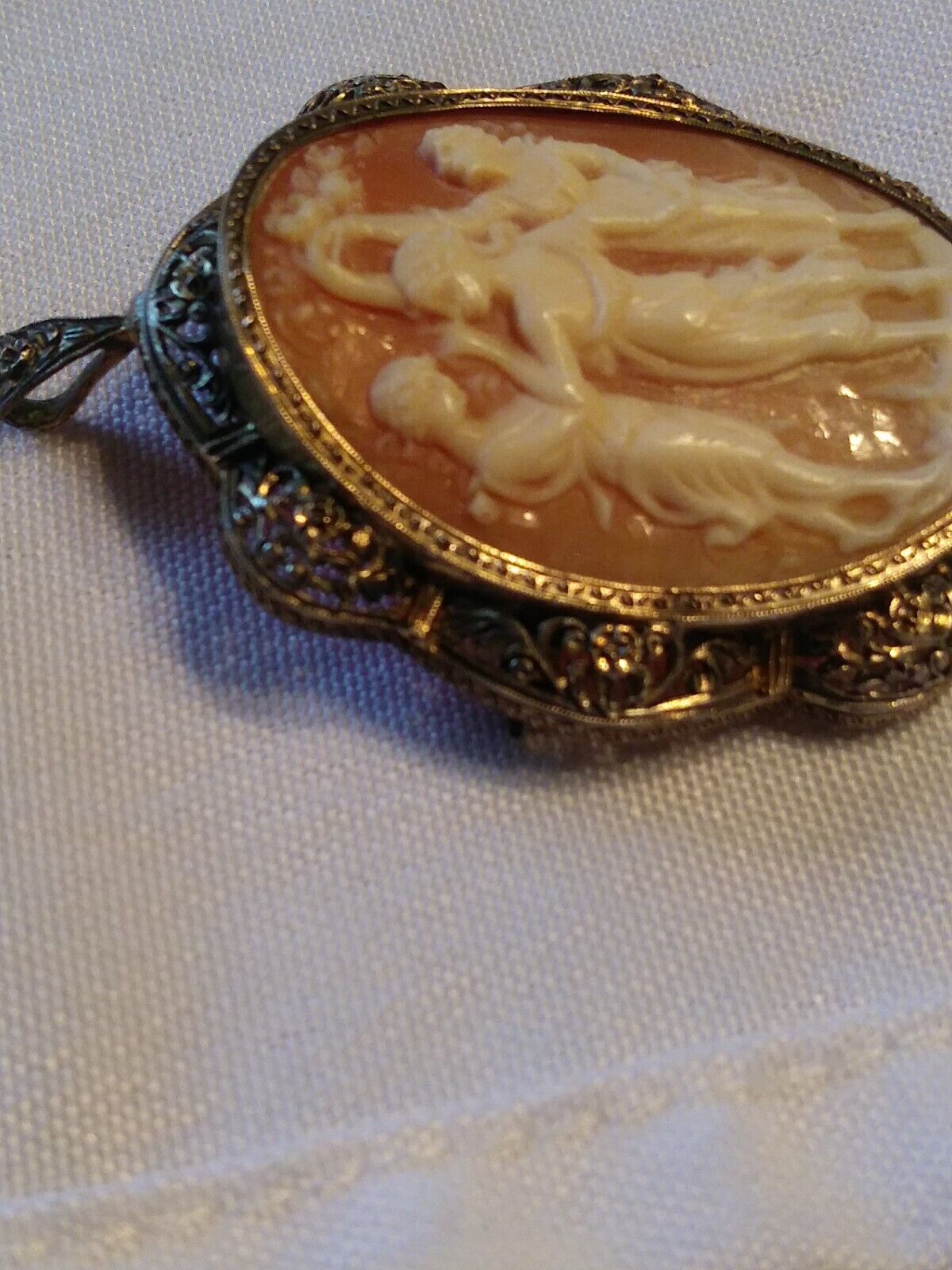 EARLY 1900'S ANTIQUE 10K GOLD 3 GRACES LARGE CAMEO PIN PENDANT ROSE BORDER