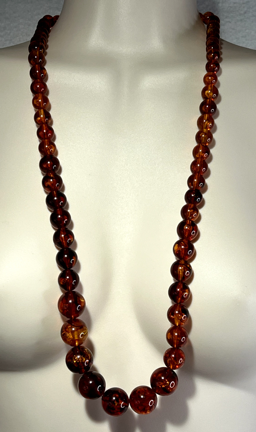 VTG Early-Mid 1900s Women Size 30in Necklace Amber Made of Lucite Old Slip Clasp