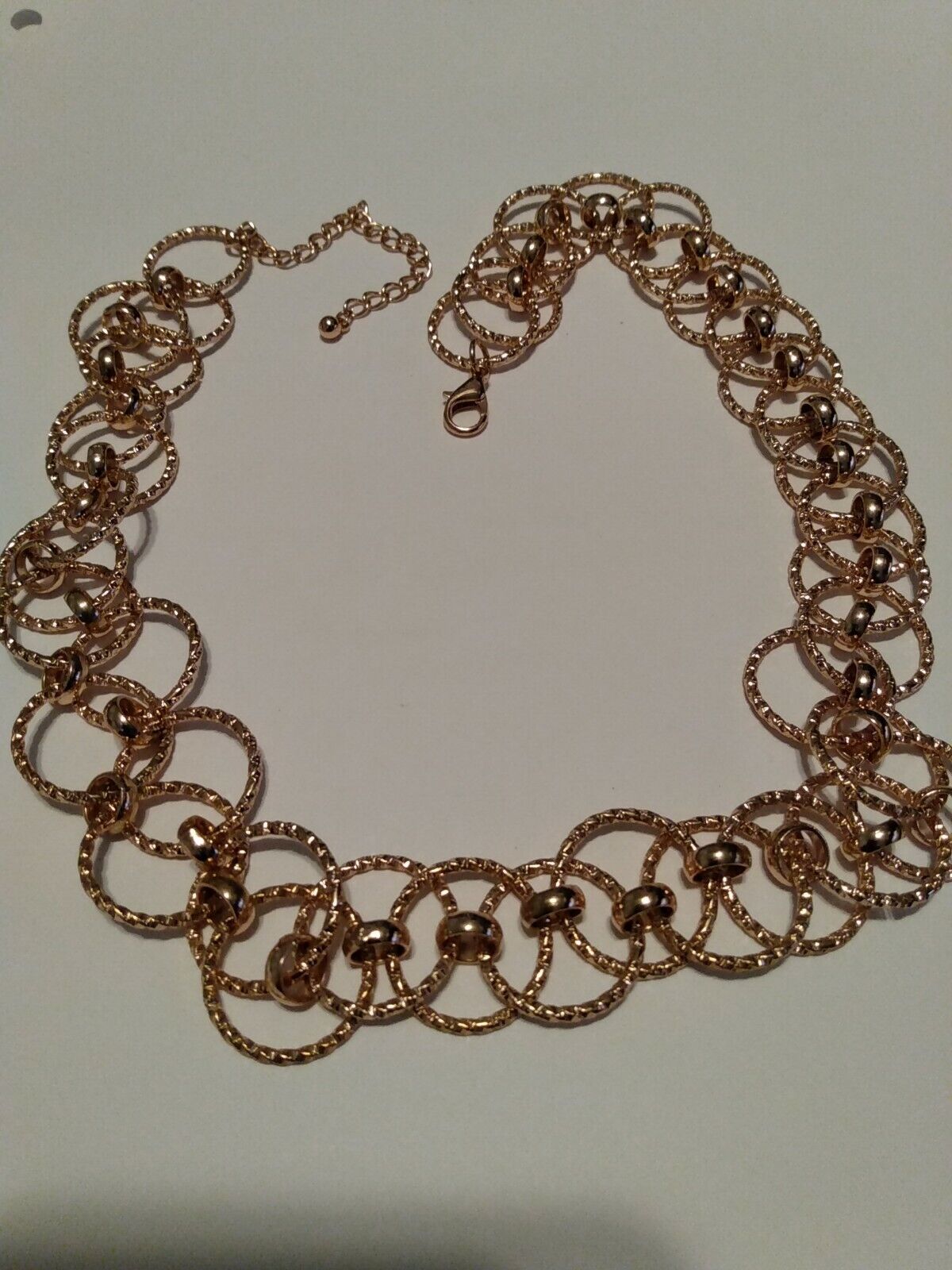 Woman's Necklace, circular goldtone metal,link chain,circ late 1900s in good con