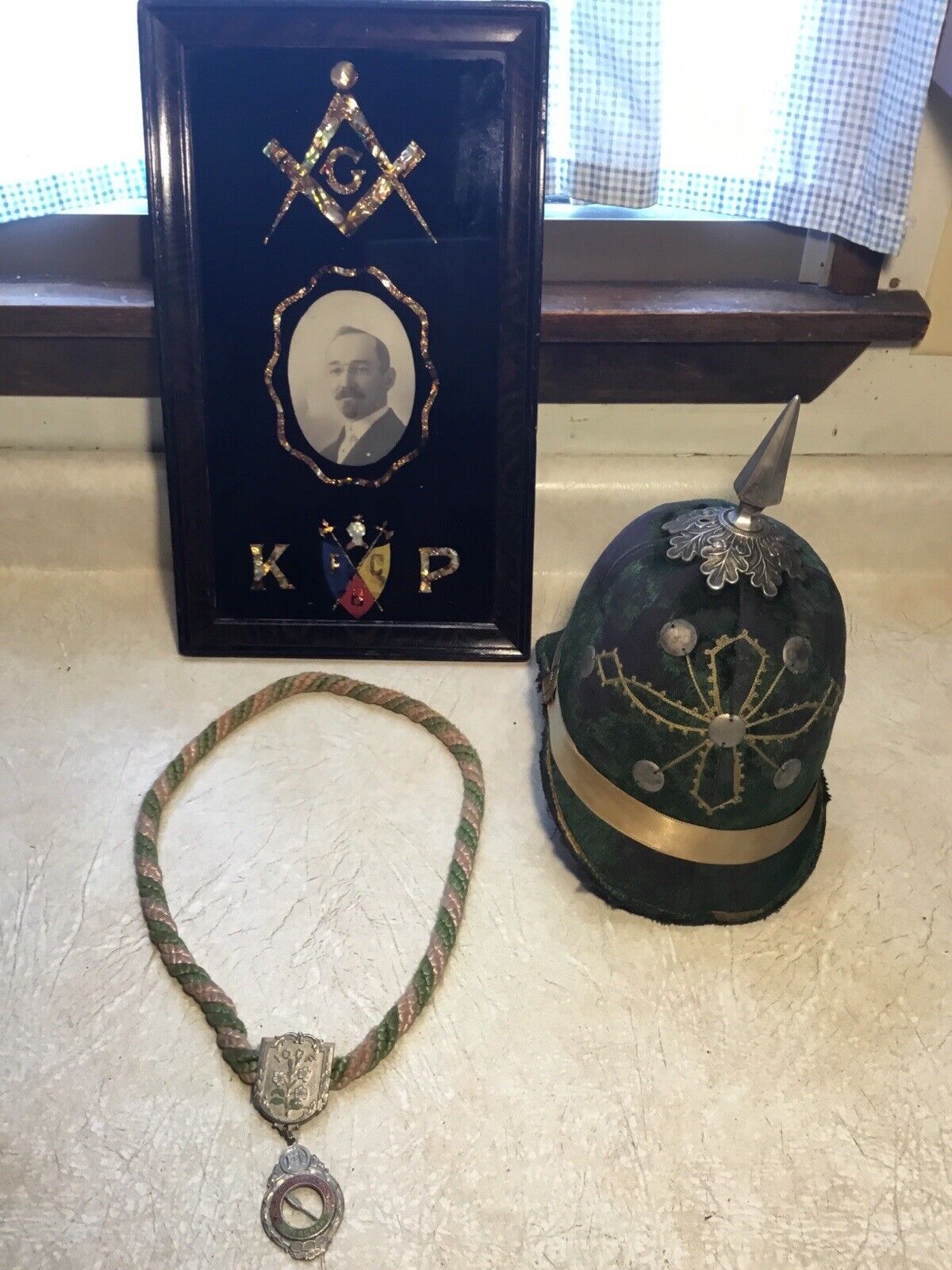 1800’s ODD FELLOWS IOOF Spiked Guard KNIGHT HAT Helmet Gold Photo Necklace Lot