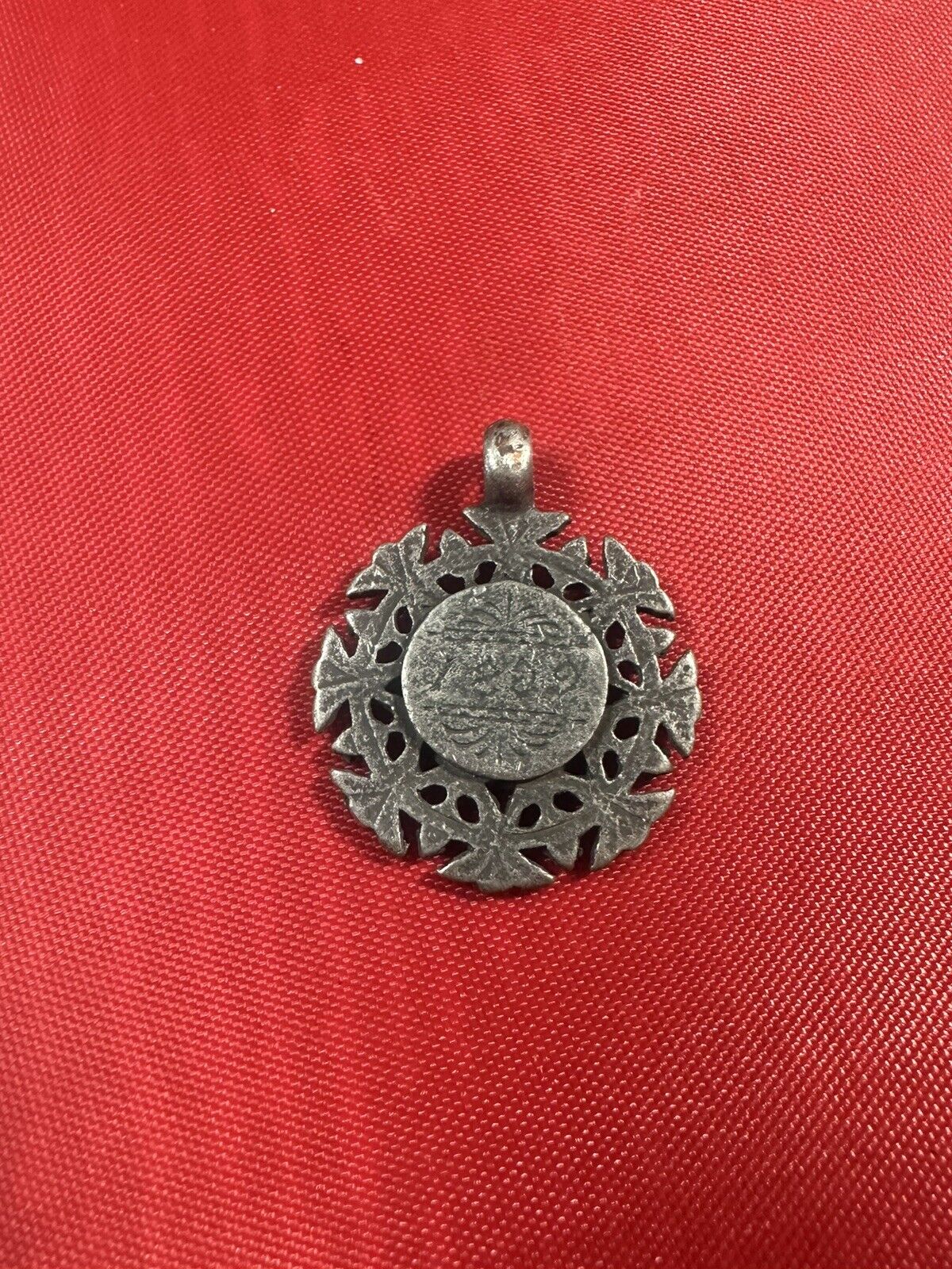 VTG 1800’s Silver Tone Pendant