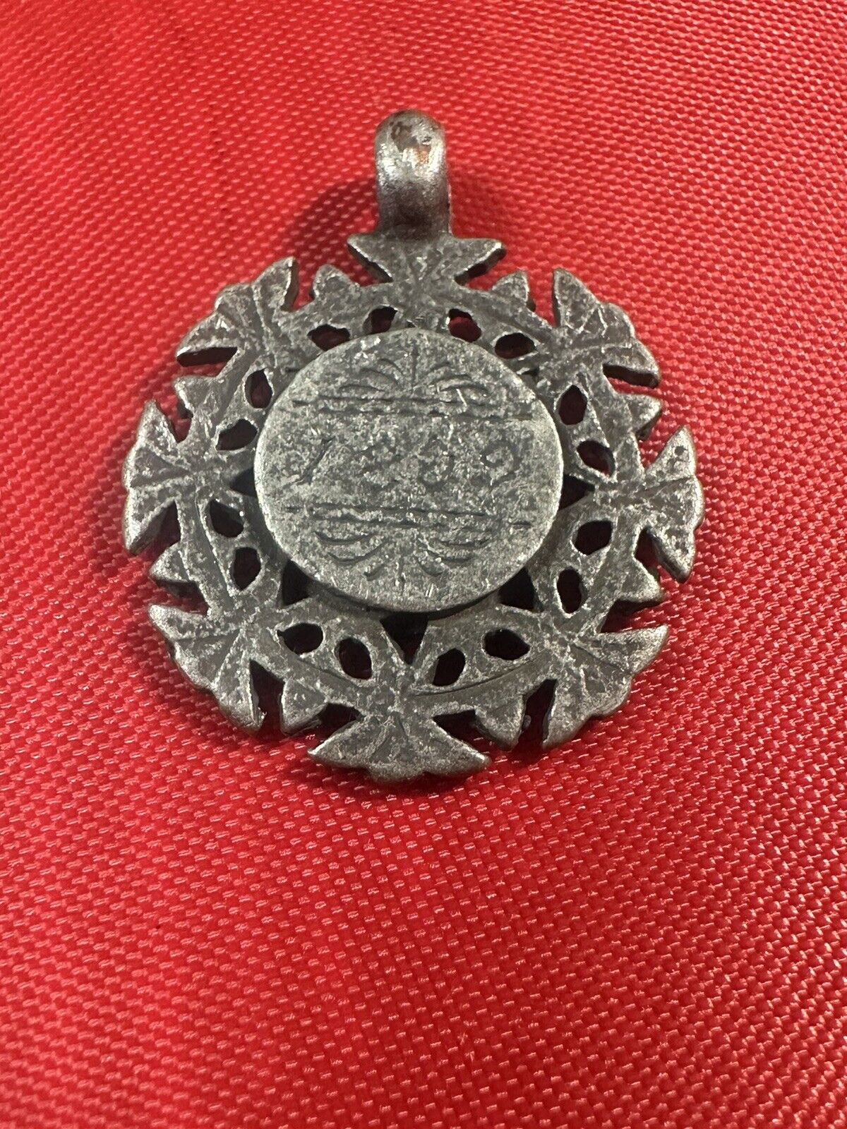 VTG 1800’s Silver Tone Pendant 