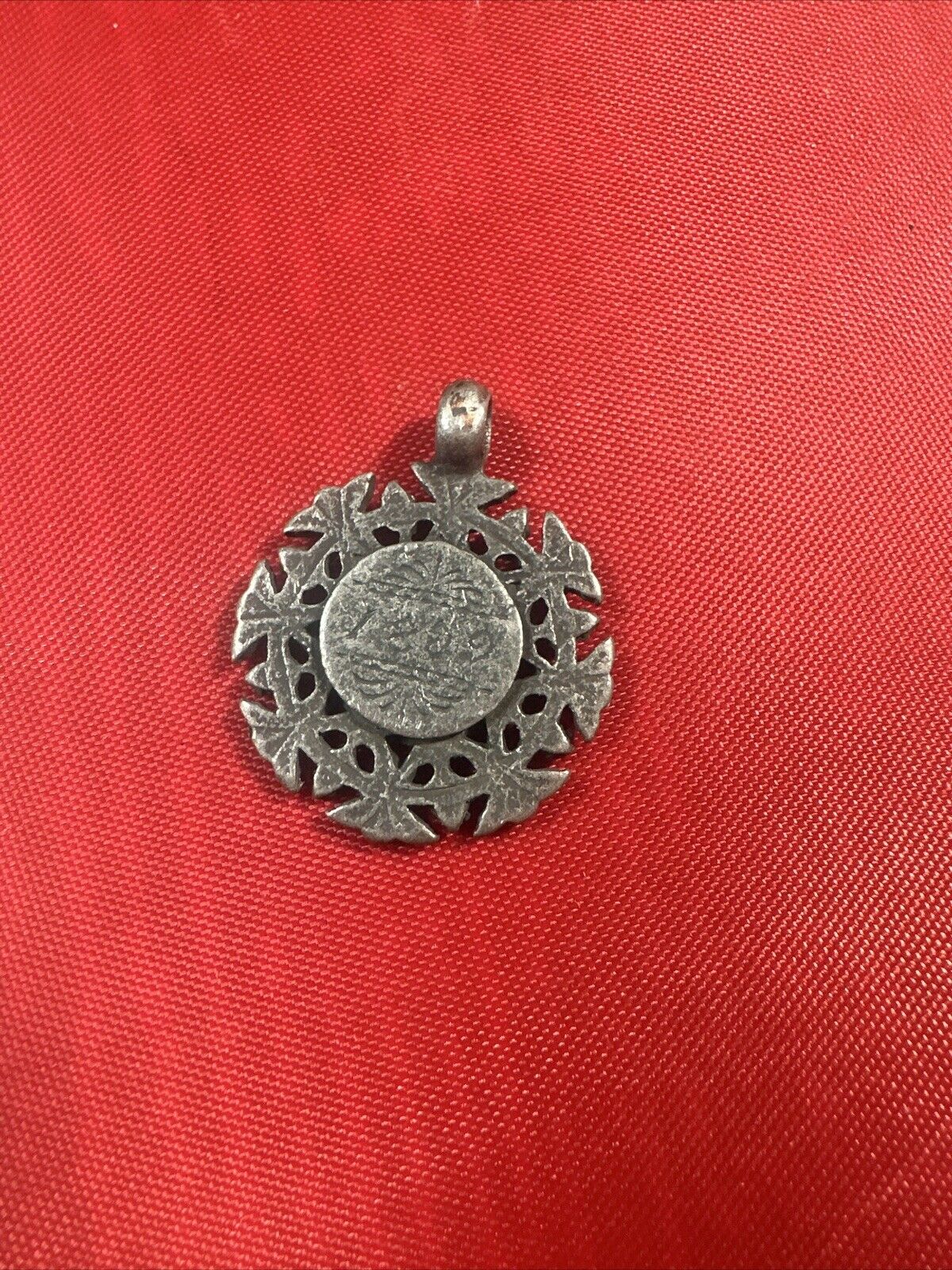 VTG 1800’s Silver Tone Pendant 
