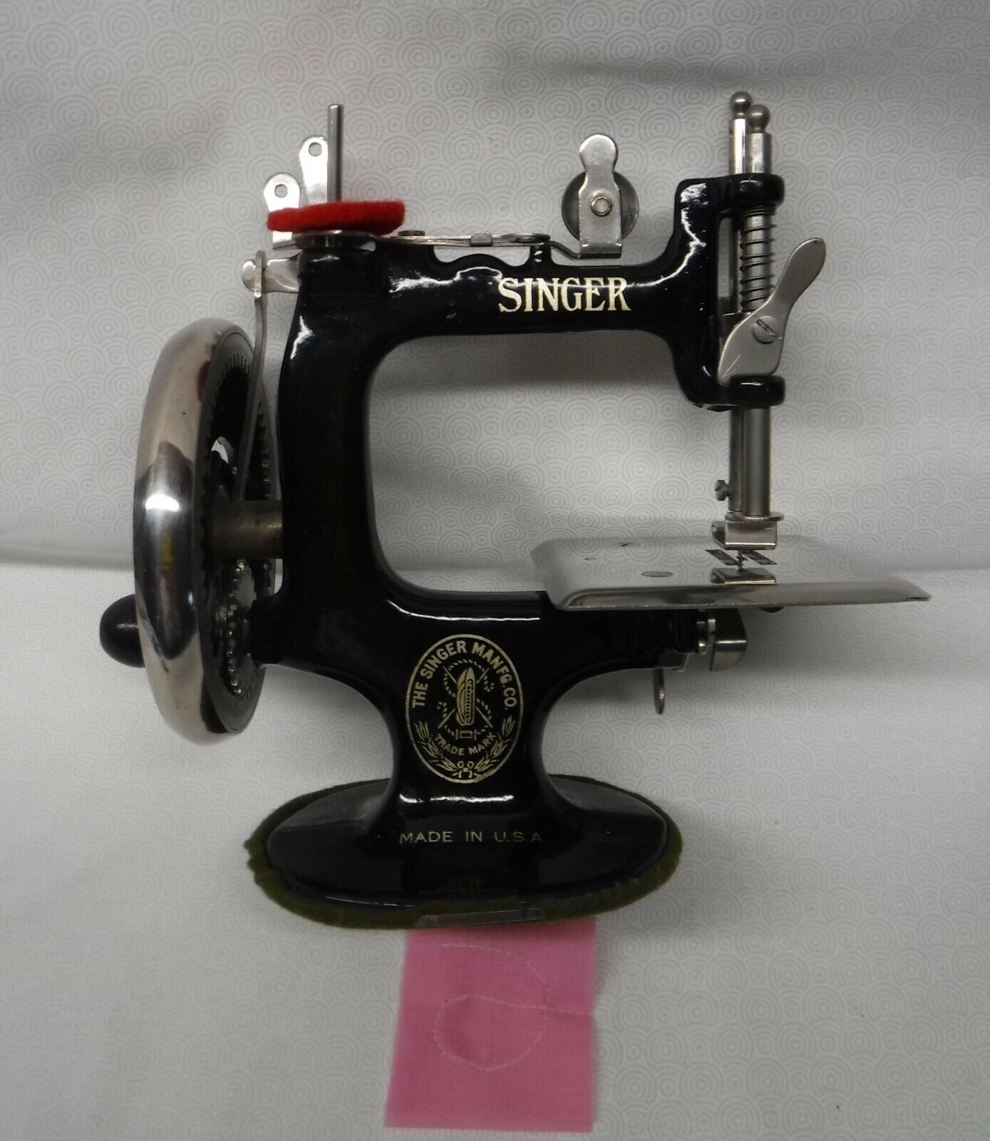  1900's SINGER Antique Singer Model 20 Sewhandy Child’s Toy Sewing Machine