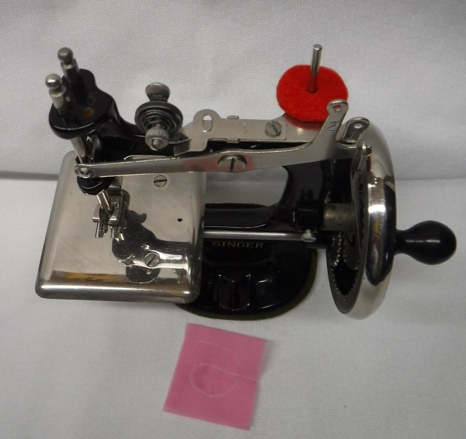  1900's SINGER Antique Singer Model 20 Sewhandy Child’s Toy Sewing Machine