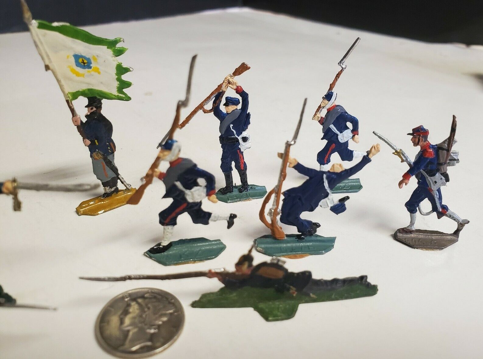ANTIQUE 1900s TOY INFANTRY SOLDIERS 15 HAND PAINTED NO NUMBERED BOX