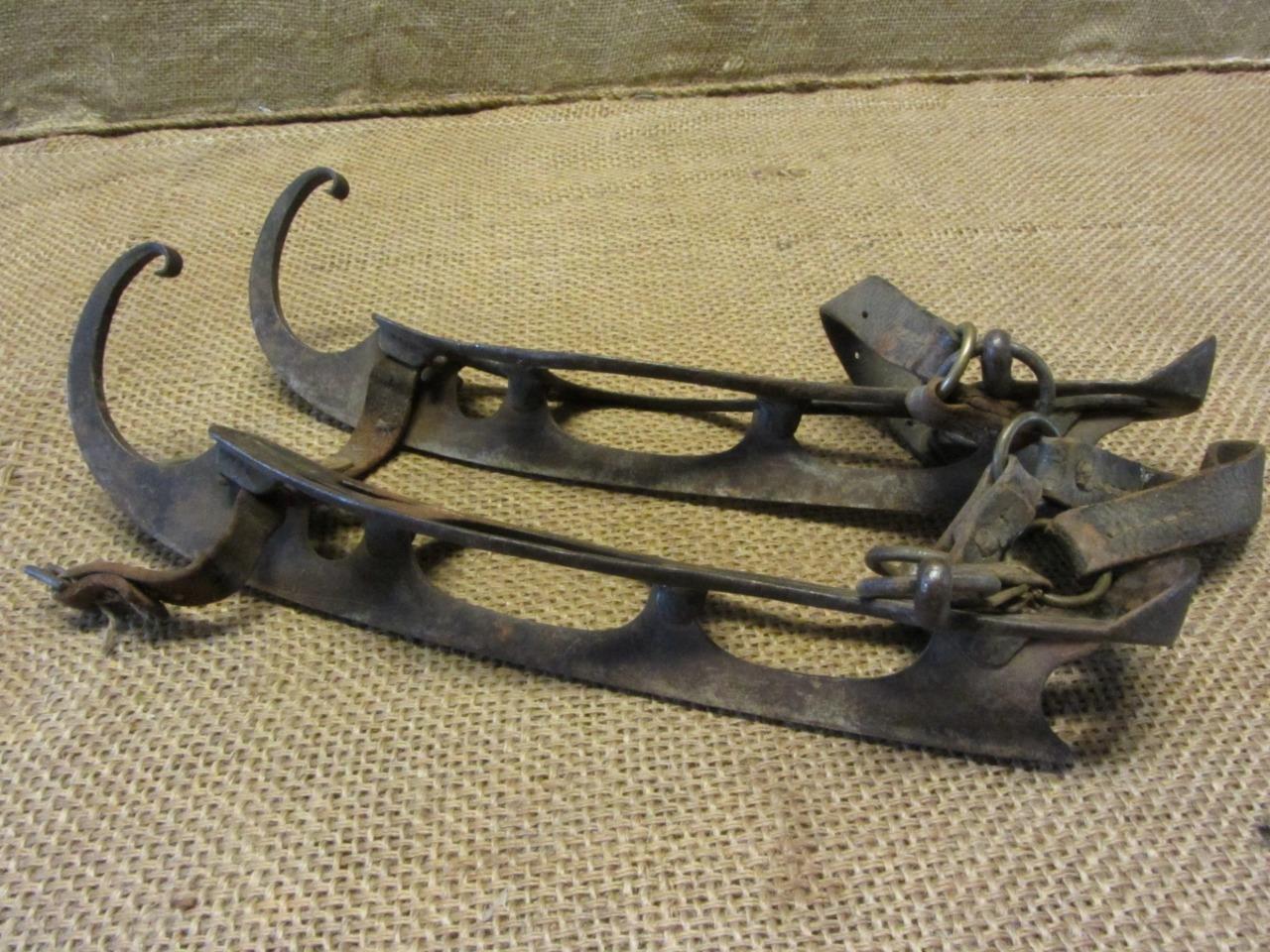 Vintage Ornate 1800s Cast Iron Ice Skates w Finials Skating Antique 10785