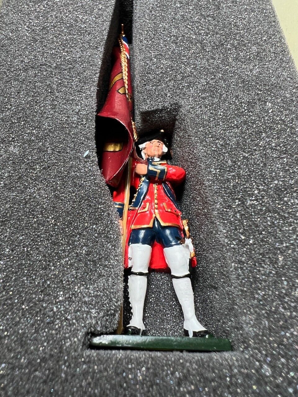 W. Britain Metal Toy Soldier (Redcoats #47004) History British Army Ensign 1700s