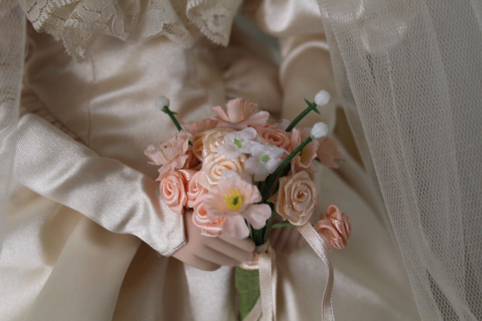 Ashton-Drake Galleries Elizabeth's 1900's Wedding Dress Porcelain Doll