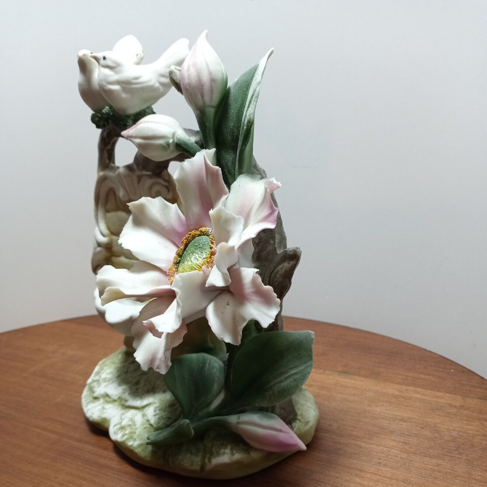 Capodimonte FLOWER FLORAL Antique 1800's doves Bouquet Italy EUC