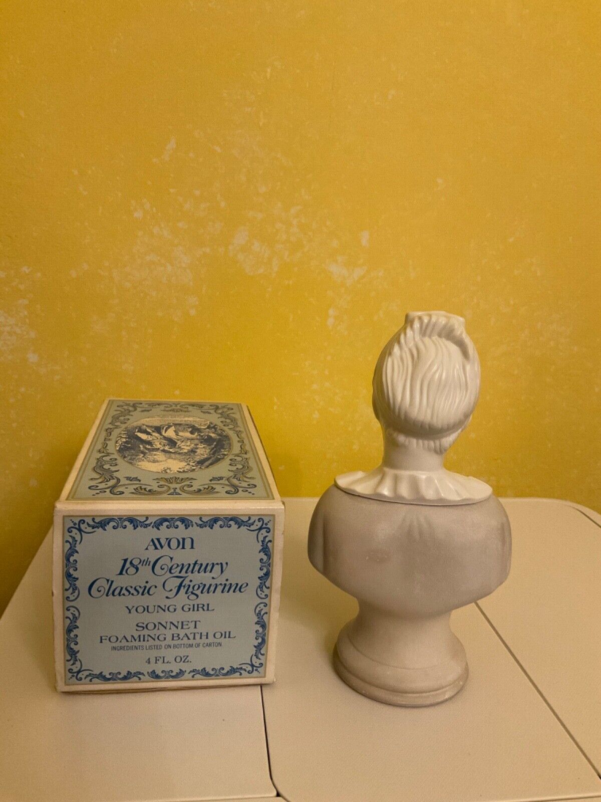 Vintage AVON 18th Century Classic Figurine Young Girl Sonnet Foaming Bath Oil