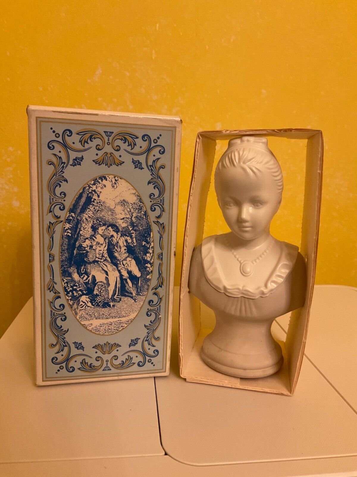 Vintage AVON 18th Century Classic Figurine Young Girl Sonnet Foaming Bath Oil