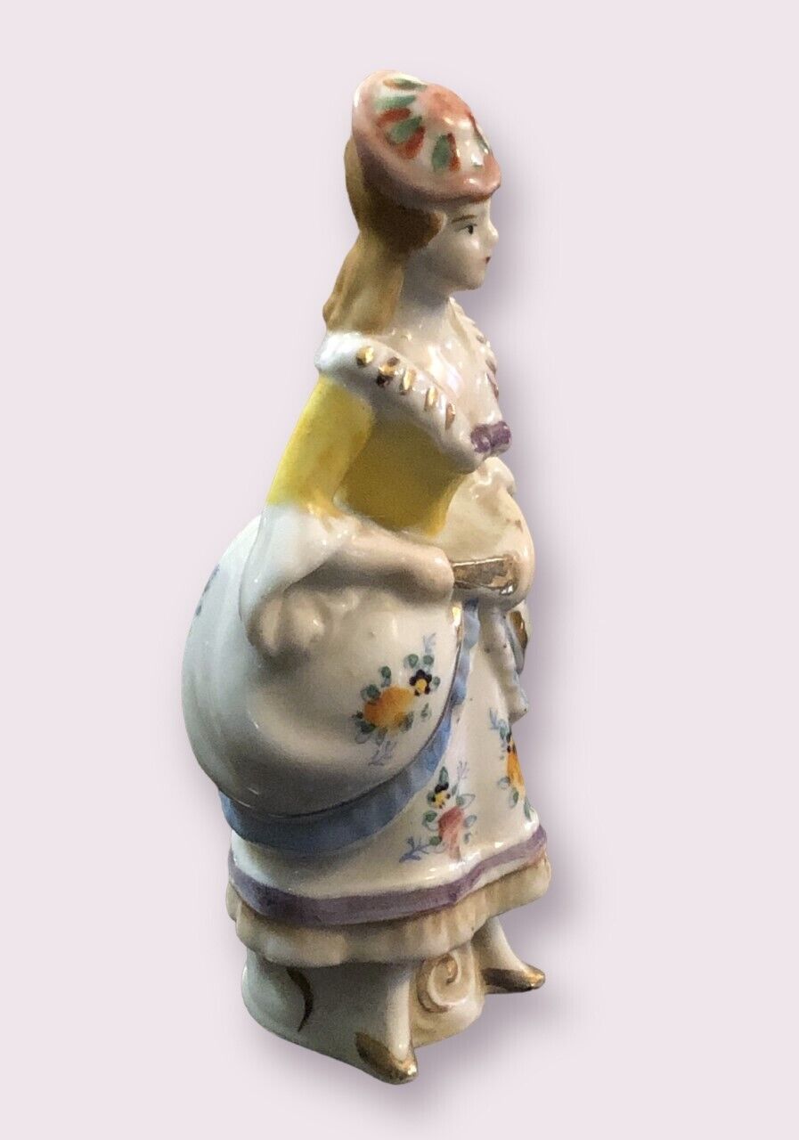 Figurine 18th Century Lady vintage 1940s Japan