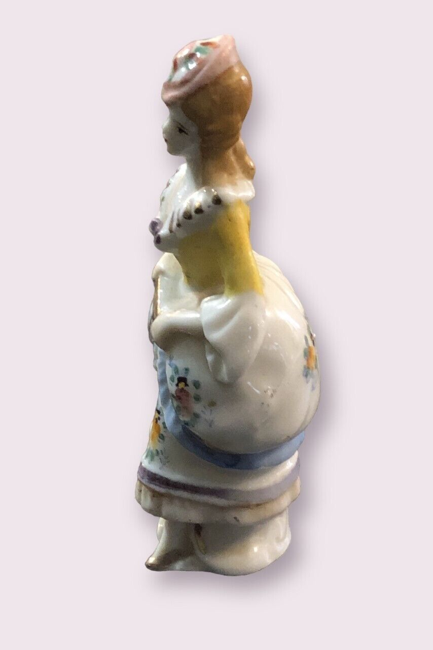 Figurine 18th Century Lady vintage 1940s Japan