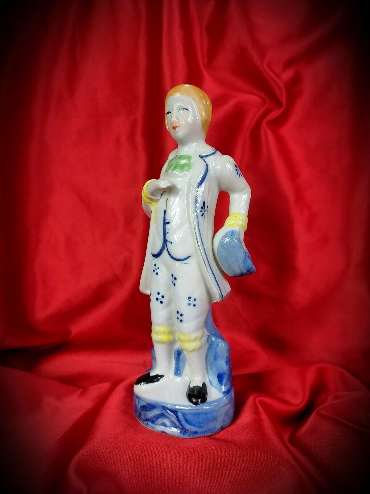 White Porcelain Figurine Gentleman Ceramic Statue 1700s Aristocrat Vtg 1940s 50s