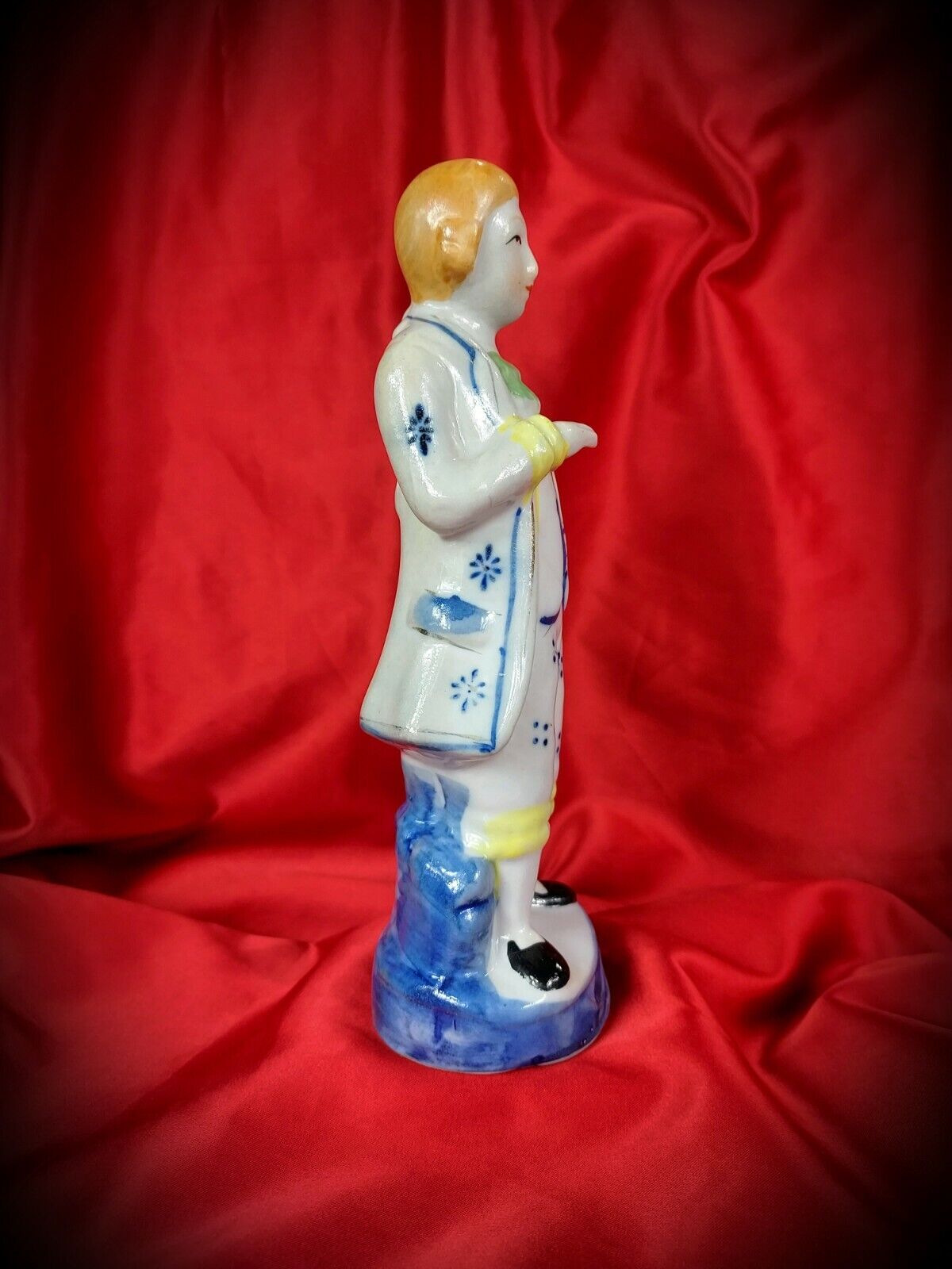 White Porcelain Figurine Gentleman Ceramic Statue 1700s Aristocrat Vtg 1940s 50s
