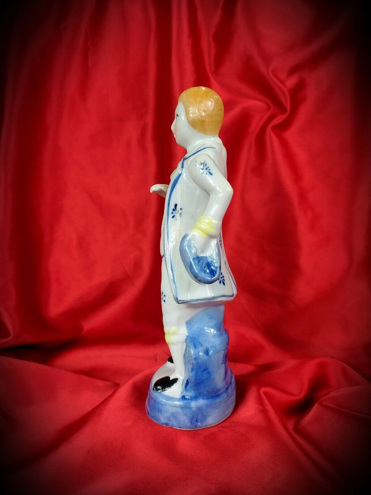 White Porcelain Figurine Gentleman Ceramic Statue 1700s Aristocrat Vtg 1940s 50s