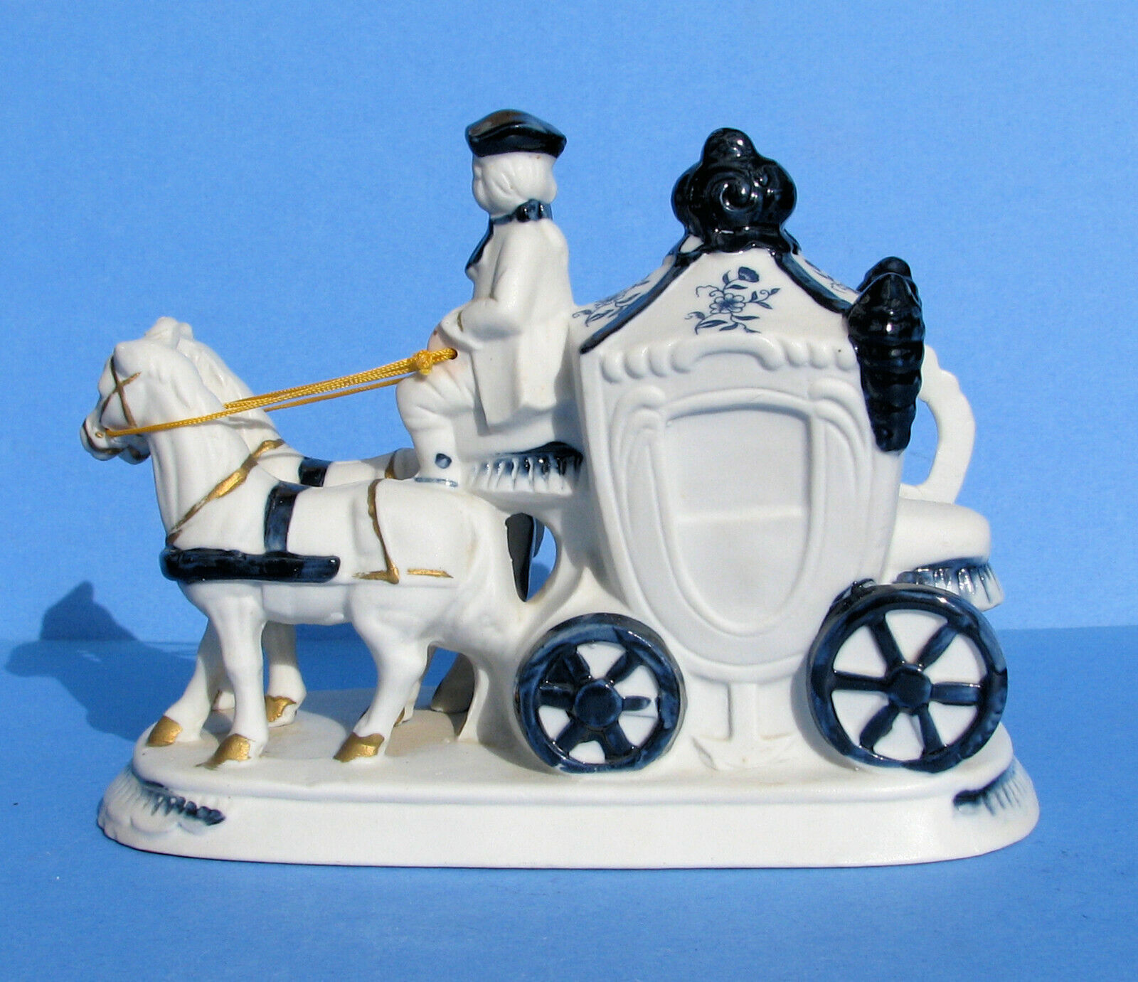 Vtg Blue & White Glazed Ceramic Statuette 1700's Courting Scene Coach & Horses