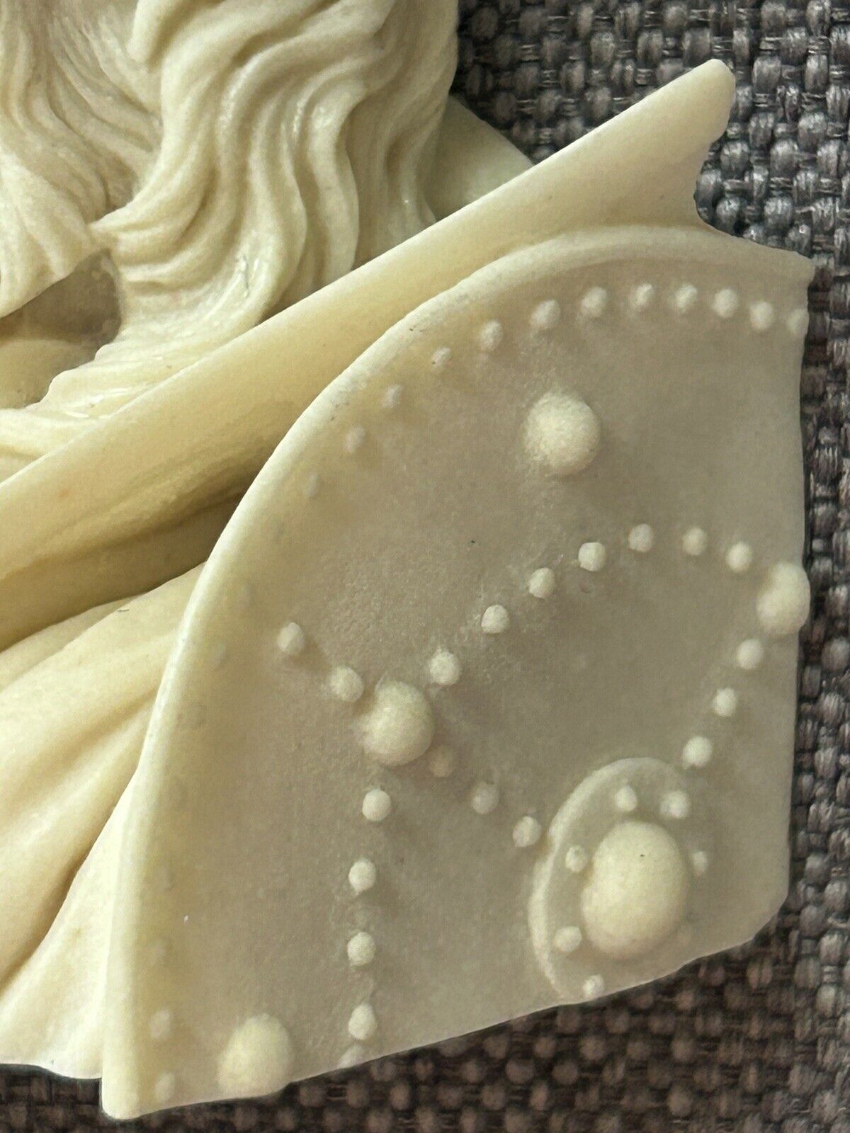 Rare Hand Carved Mini Ivory Rob Roy (1700’s)  3” Vintage Flat Bottom Detailed