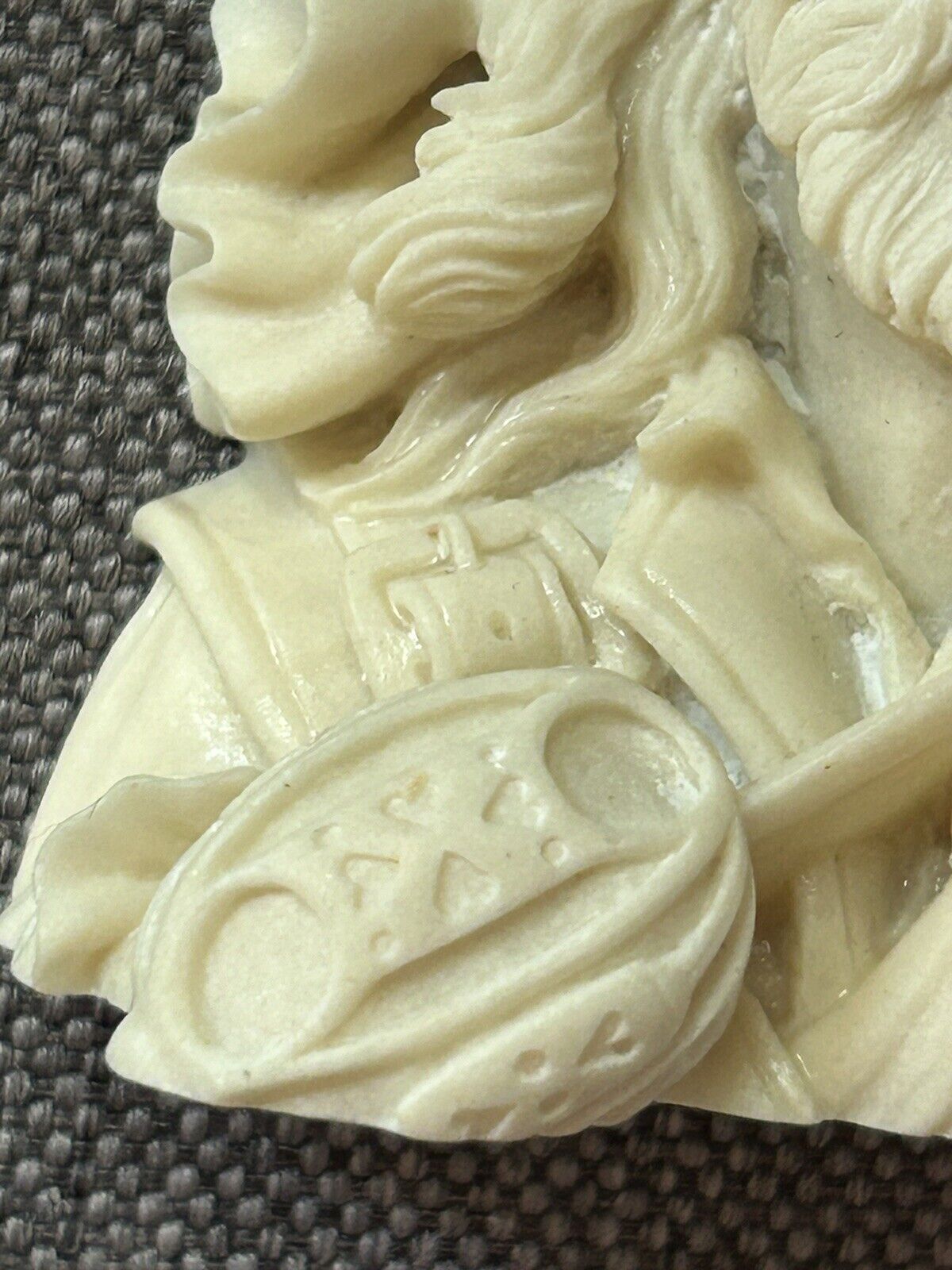Rare Hand Carved Mini Ivory Rob Roy (1700’s)  3” Vintage Flat Bottom Detailed