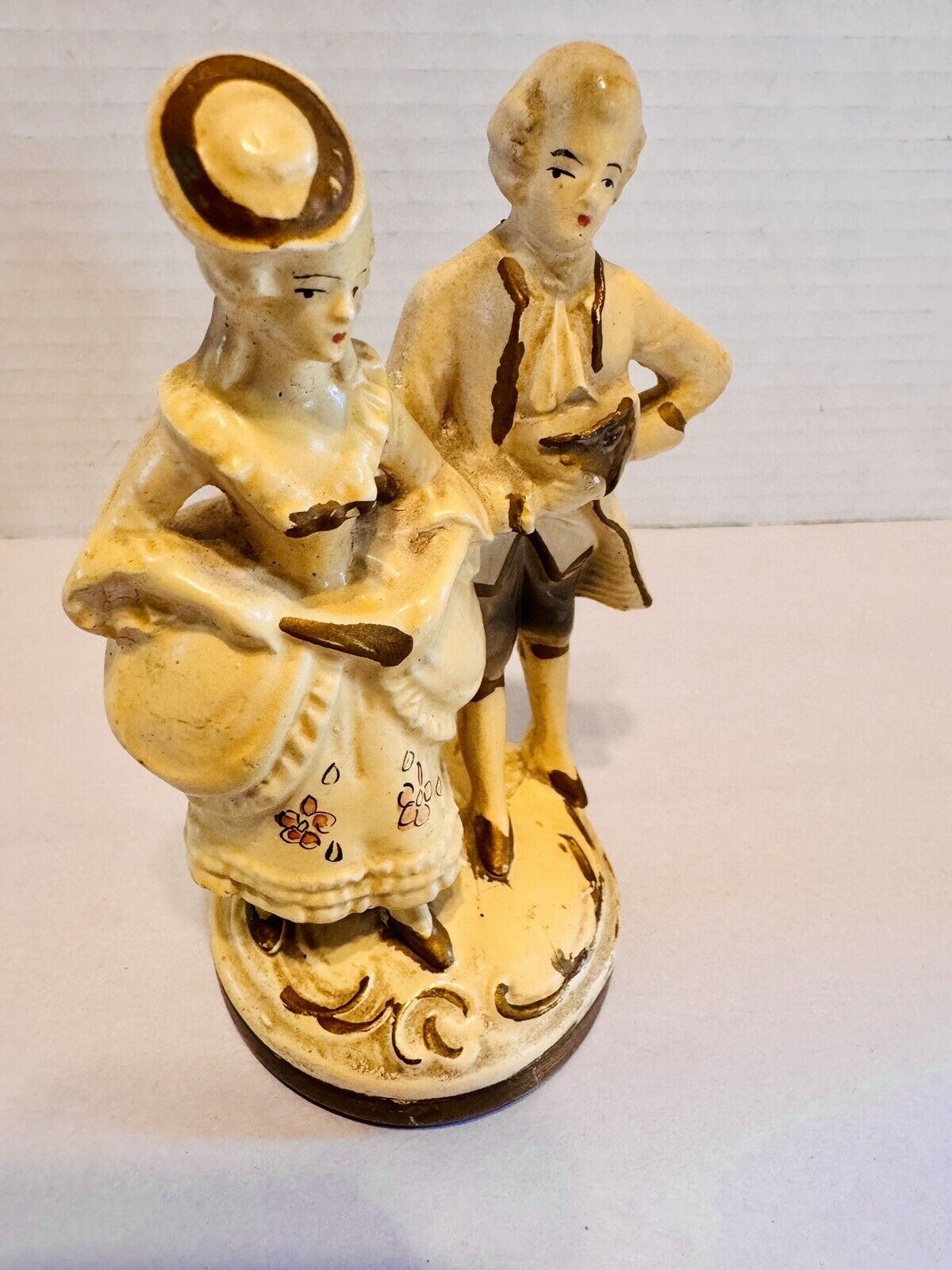 VTG Chalkware Georgian Couple In 1700s Attire 5.25”X 3.5” Cream & Gold