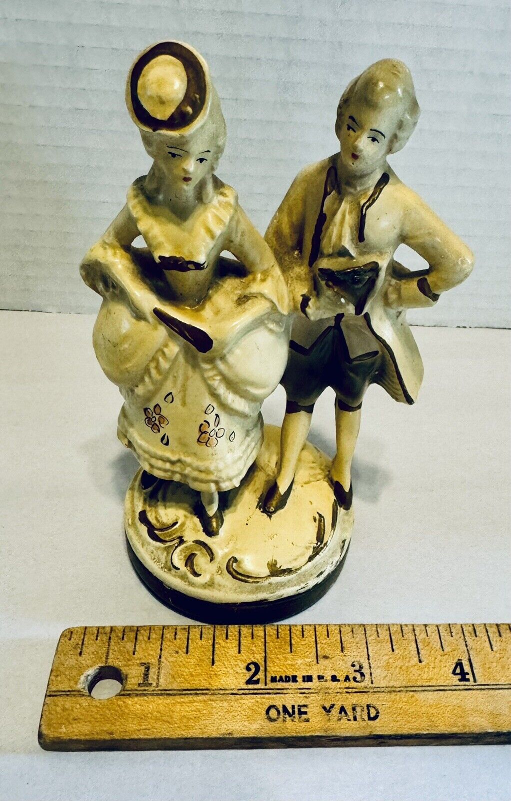 VTG Chalkware Georgian Couple In 1700s Attire 5.25”X 3.5” Cream & Gold