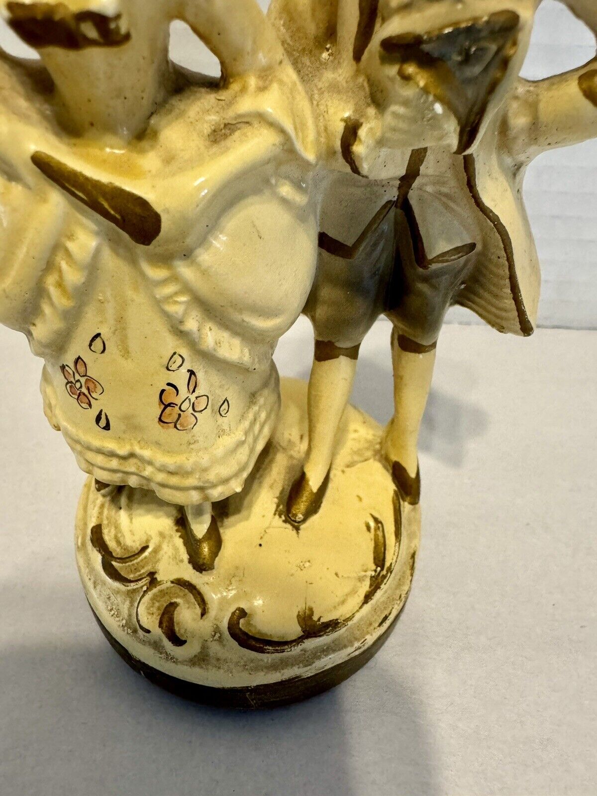 VTG Chalkware Georgian Couple In 1700s Attire 5.25”X 3.5” Cream & Gold