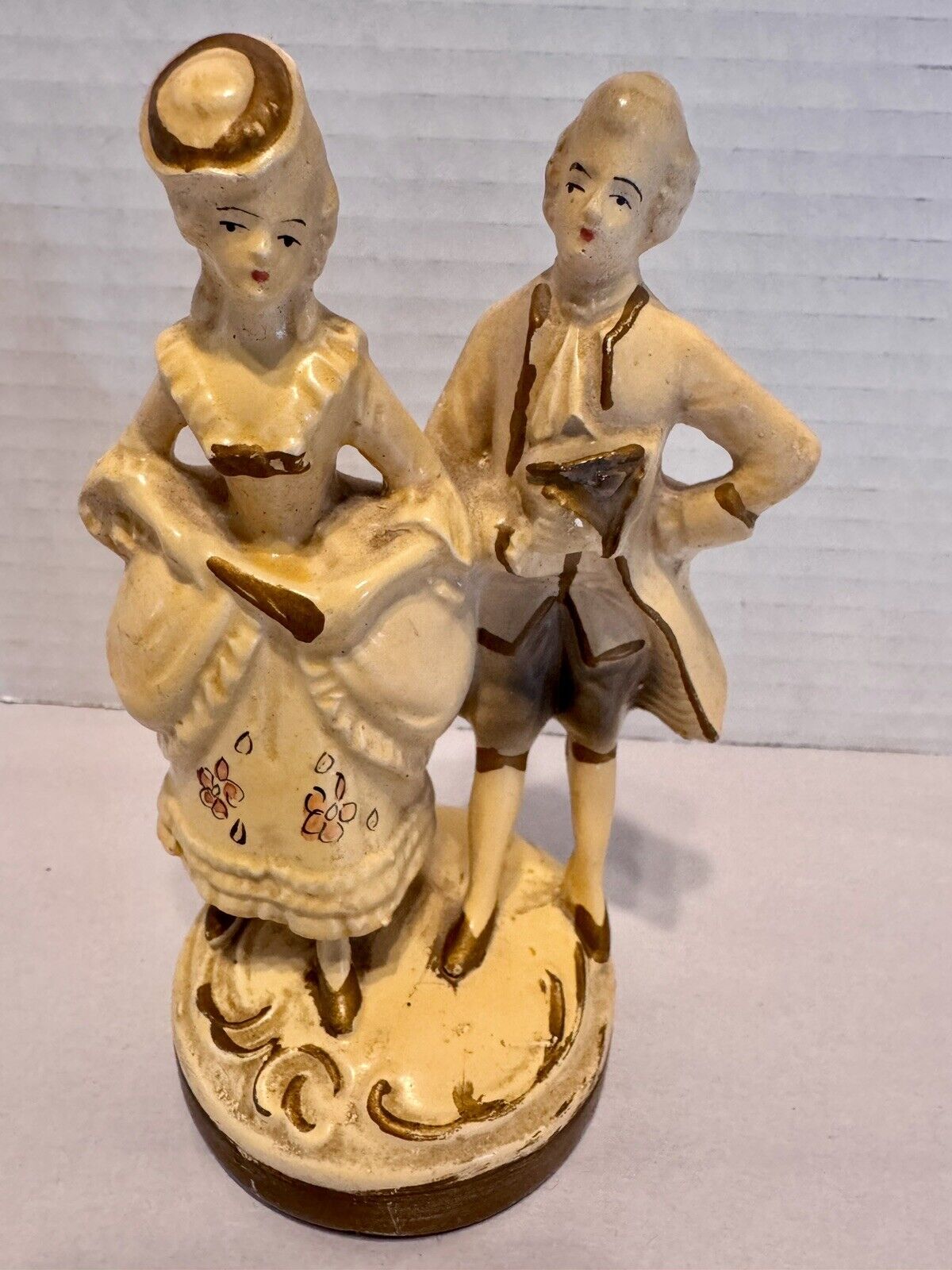 VTG Chalkware Georgian Couple In 1700s Attire 5.25”X 3.5” Cream & Gold