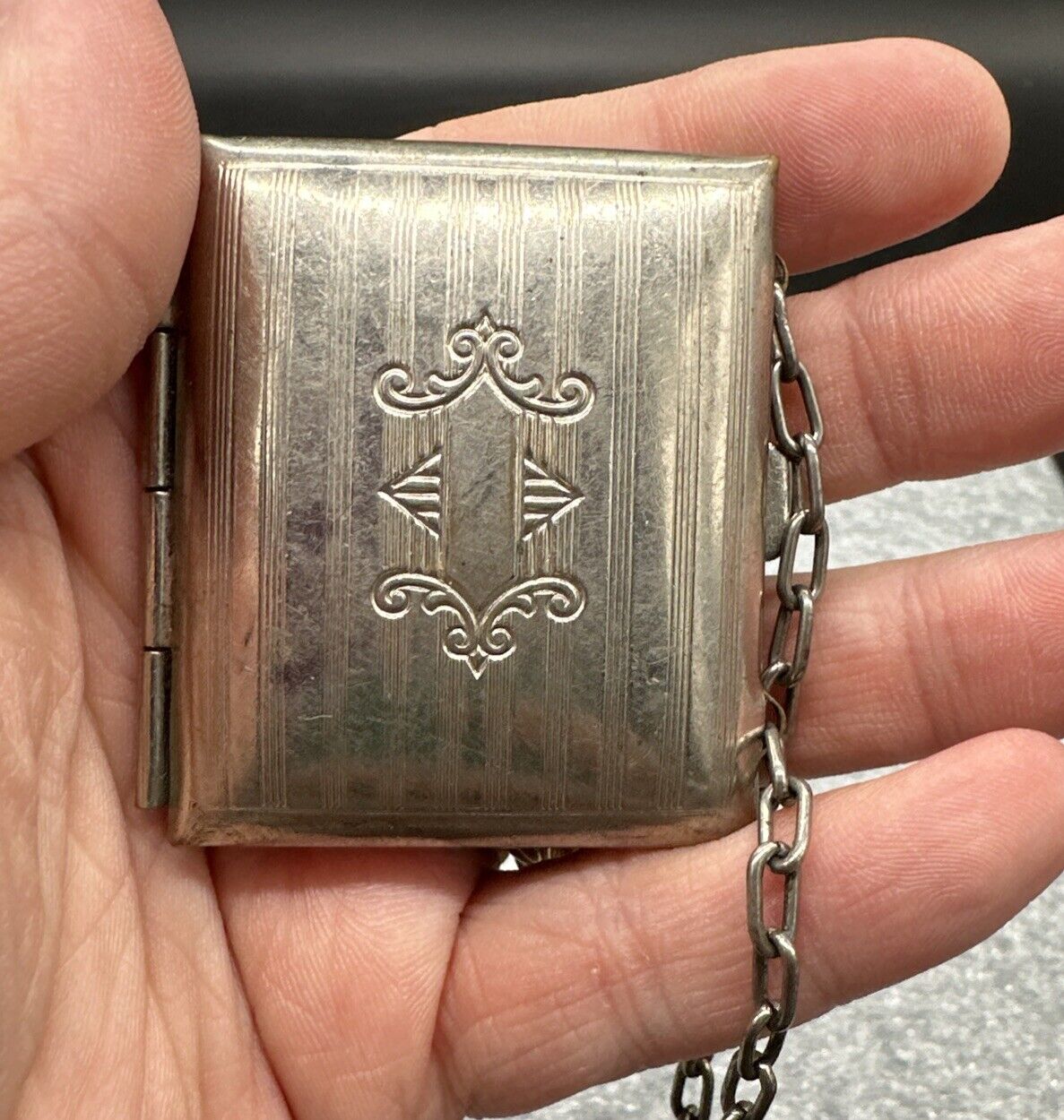 ANTIQUE CHAINED COIN PURSE 1900'S VICTORIAN EMBOSSED