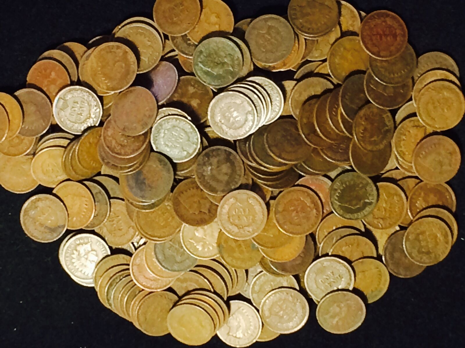 LOT OF 25 Coins Mixed Indian Head Cent Pennies in Average Circ. 1800'S / 1900's