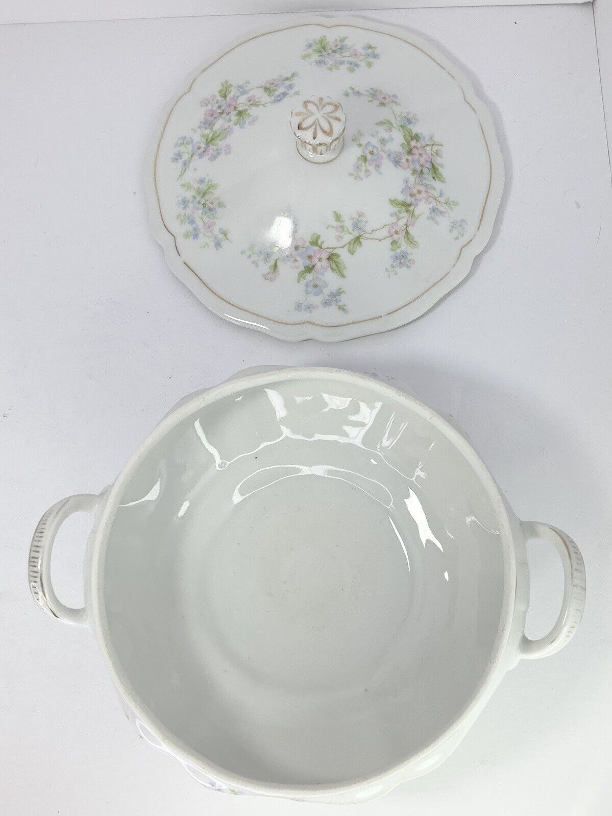 Antique ca 1900s Vienna VNN15 Porcelain Lidded Round Serving Bowl 9 1/5” Austria
