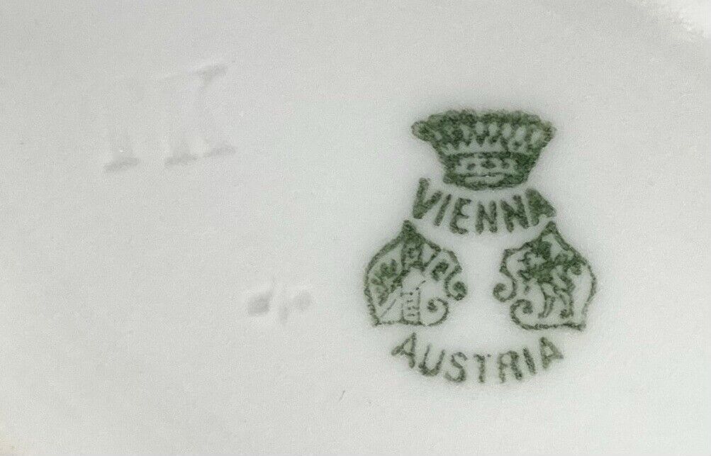 Antique ca 1900s Vienna VNN15 Porcelain Lidded Round Serving Bowl 9 1/5” Austria