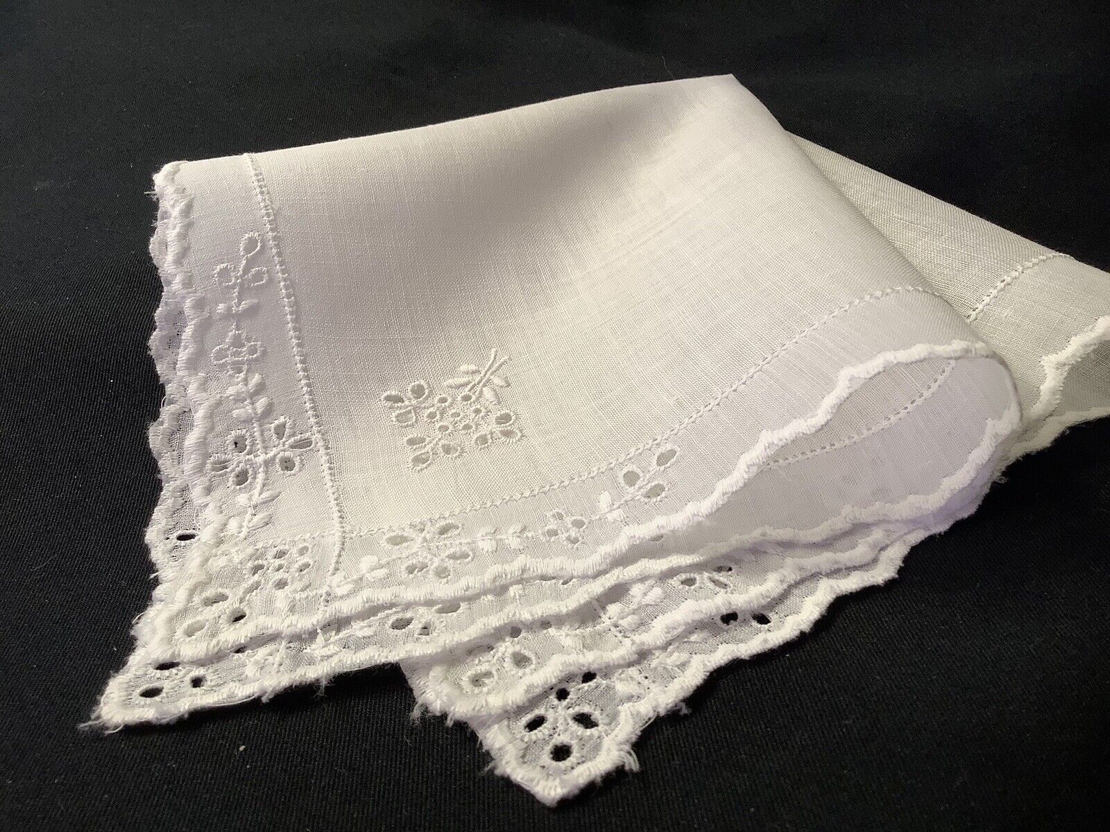10975🌟Antique 1900s Early Broderie Anglaise Eyelet Wedding Handkerchief Cutter