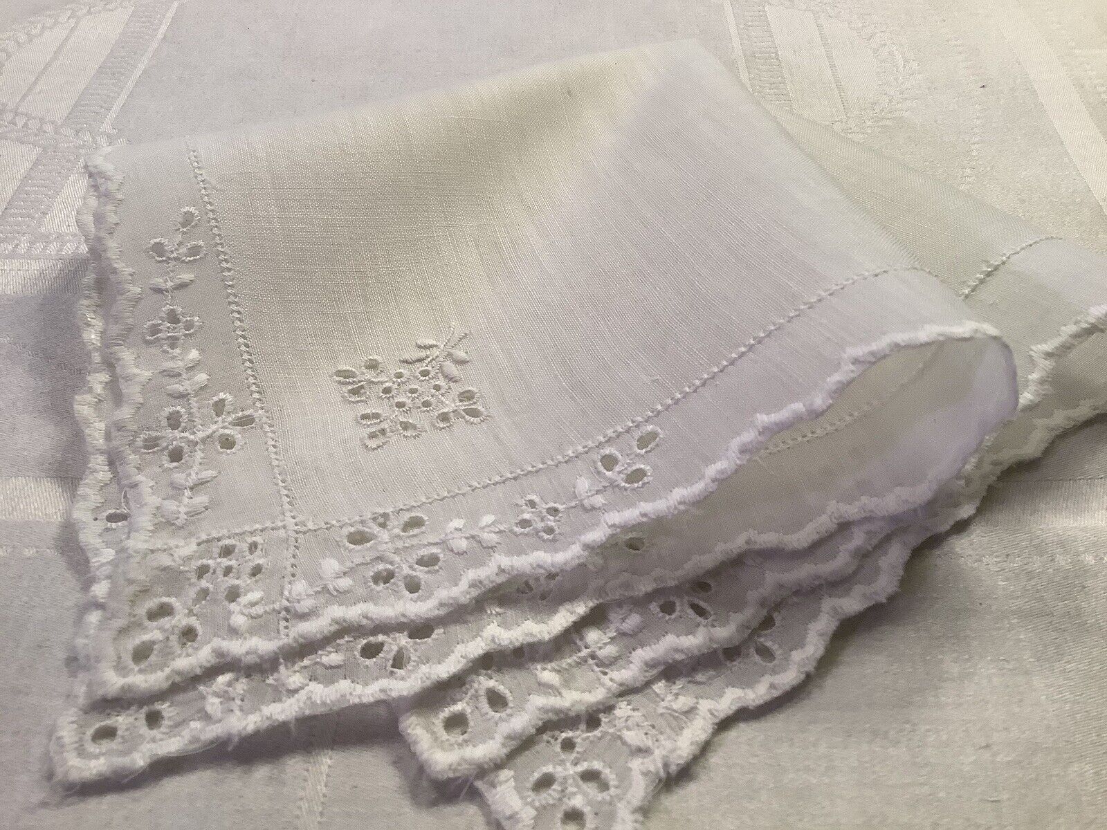 10975🌟Antique 1900s Early Broderie Anglaise Eyelet Wedding Handkerchief Cutter
